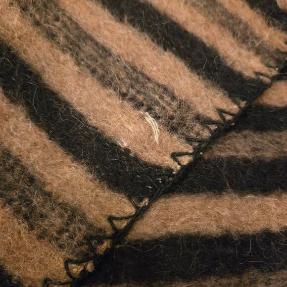 Poncho Cape Tunic One Size Black Brown Striped Super Heavy and Warm *read* - Picture 16 of 16